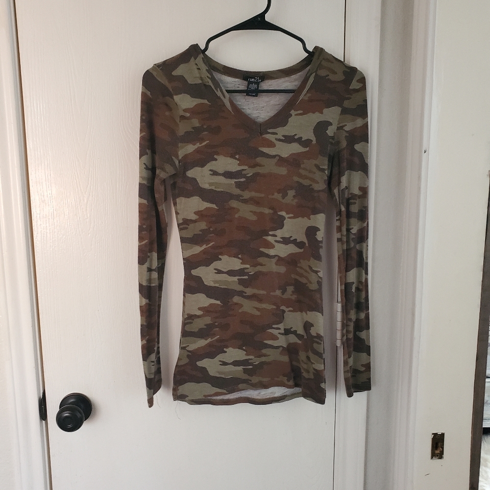 Small Rue 21 Camo Long Sleeve V Neck Tee
